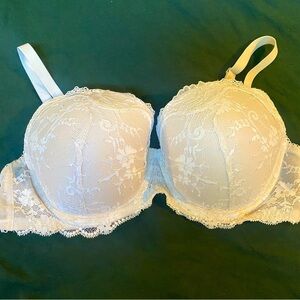 VS Dream Angels Lined Demi Lace Bra size 40C
